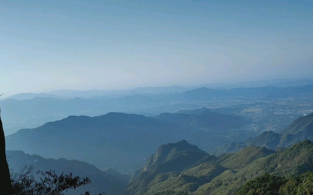 昔在九江上,遙望九華峰.天河掛綠水,秀出九芙蓉